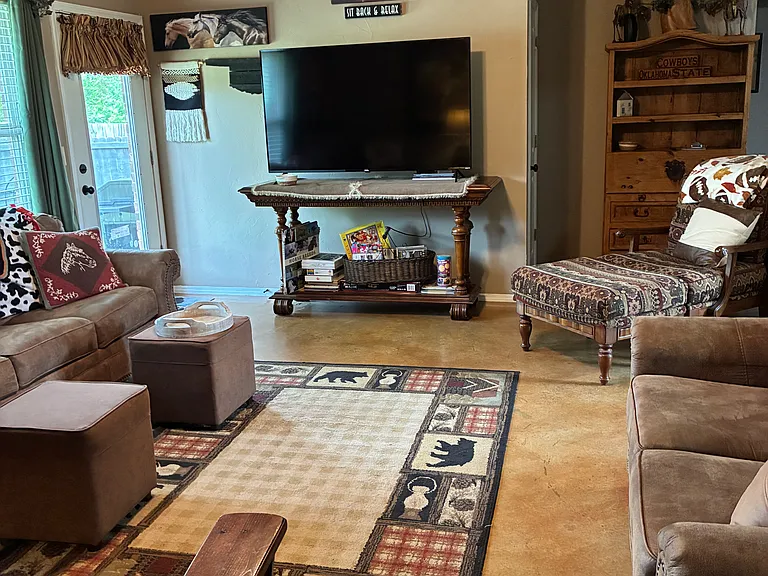 208 S Pleasant Oaks St — Photo 52
