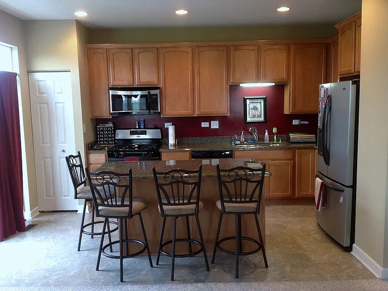 2835 Cattail Ct — Photo 3