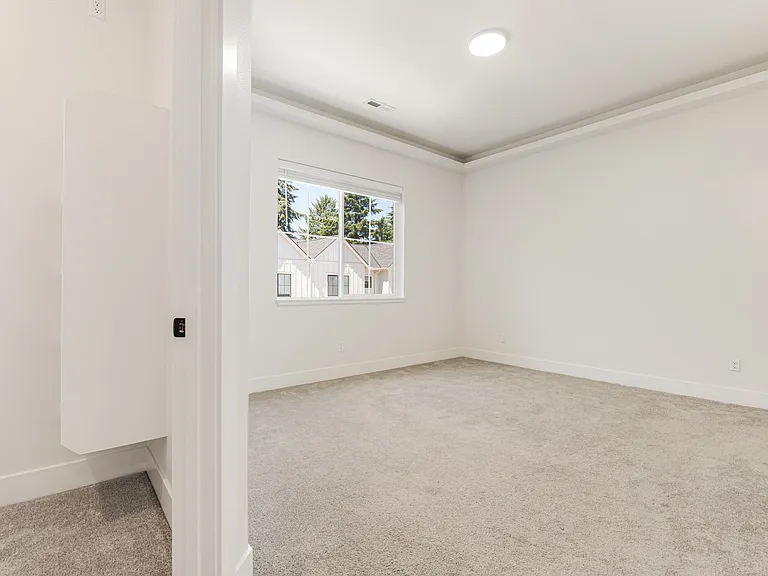11015 NE 26th St — Photo 15