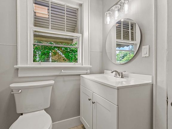4th image of 3530 Admiral Dr #B