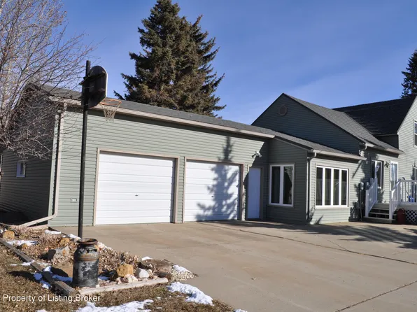 711 5th Ave W, Lemmon, SD 57638