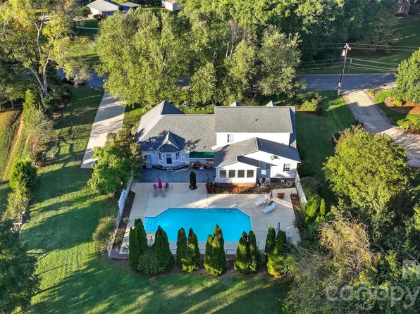 207 N Milford Dr, Salisbury, NC 28144