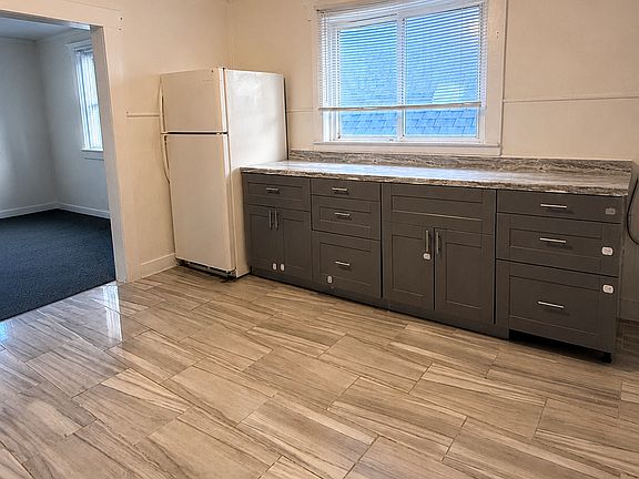 2nd image of 9727 Dequindre St APT 2