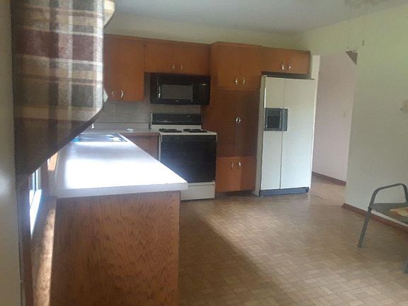 4th image of 426 Viking Blvd NE