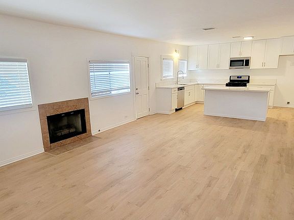 3rd image of 11925 Burbank Blvd #5