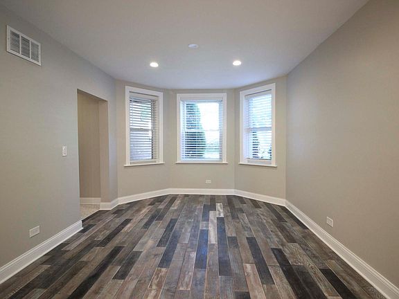 3rd image of 2732 N Mozart St #G