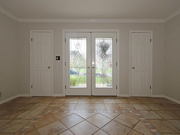 4th image of 38 Green Meadow Blvd