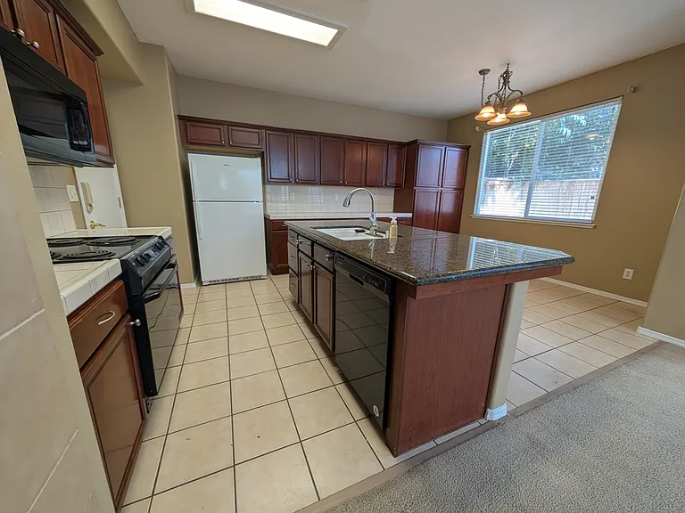 753 W Bordeaux Ln — Photo 8