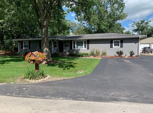 1635 Quail Dr, Saint Anne, IL 60964