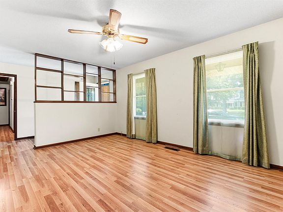 2nd image of 102 W Point Ct