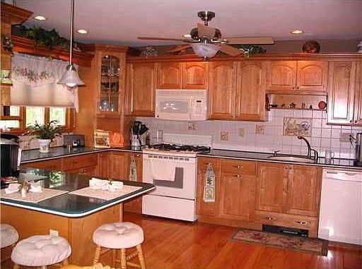 3rd image of 19 Cunningham Dr