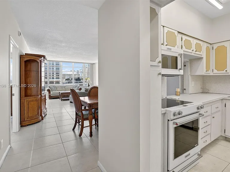 1817 S Ocean Dr #Penthouse 19 — Photo 12