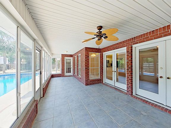 3rd image of 4020 Leesway Cir