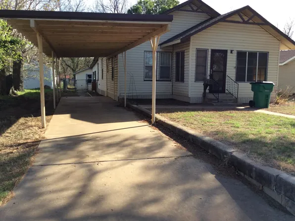 431 E Harper Ave, Waurika, OK 73573
