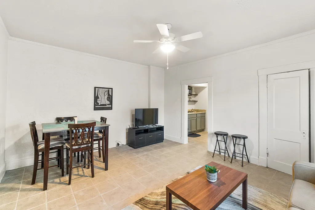 2 bed, 800 sqft, $980 — Photo 1