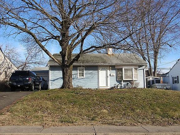 5th image of 317 Andover Rd