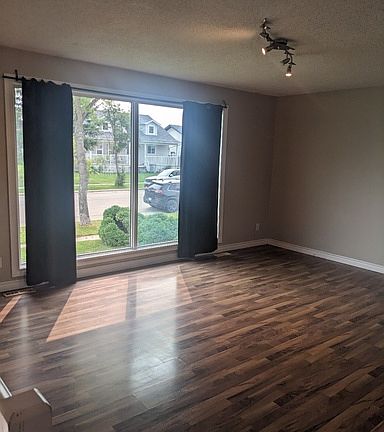 3rd image of 4704 49th Ave