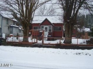 210 N 3rd St, Selah, WA 98942