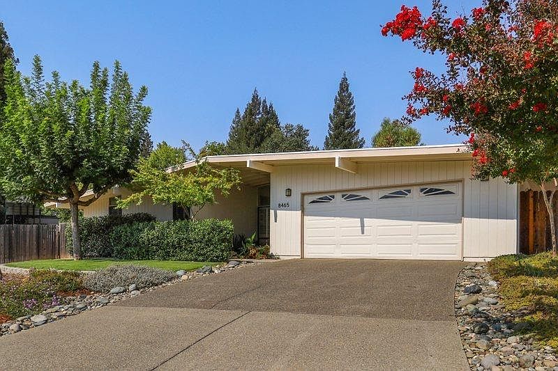 1st image of 8465 Lonely Oak Ct
