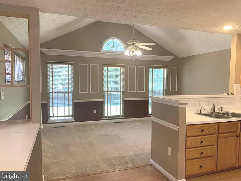7931 Carriage Dr — Photo 17