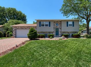 2 Cottonwood Glen Dr, Glen Carbon, IL 62034