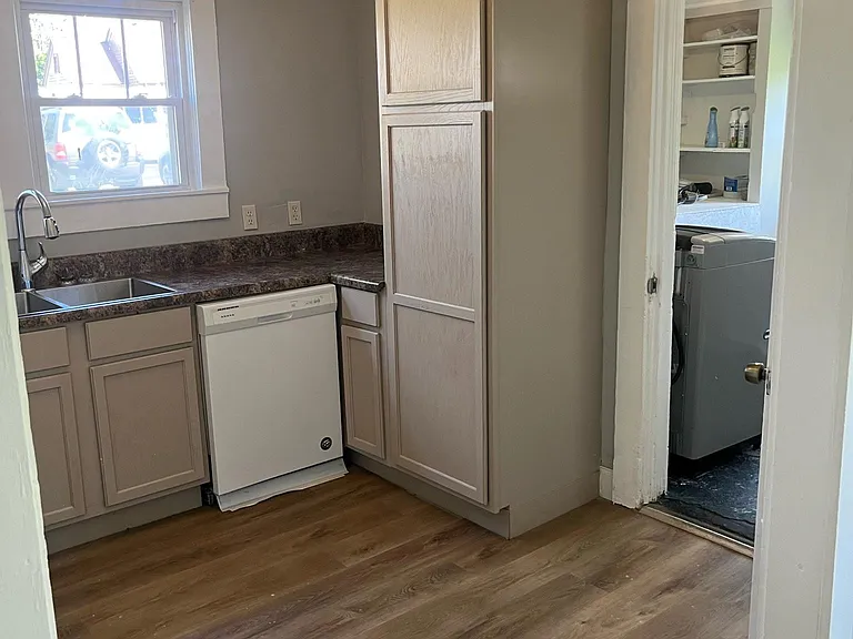 806 E Laurel St — Photo 12
