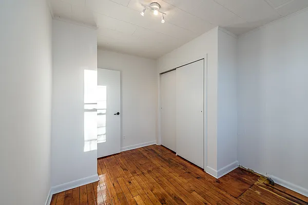 Rented by Nooklyn NYC LLC | media 18