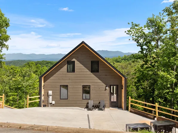 1863 Bluff Ridge Rd, Sevierville, TN 37876