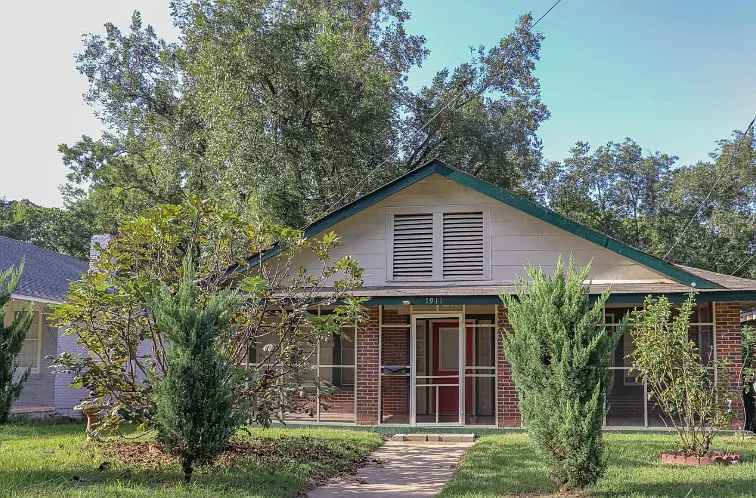 1911 Capitol Ave