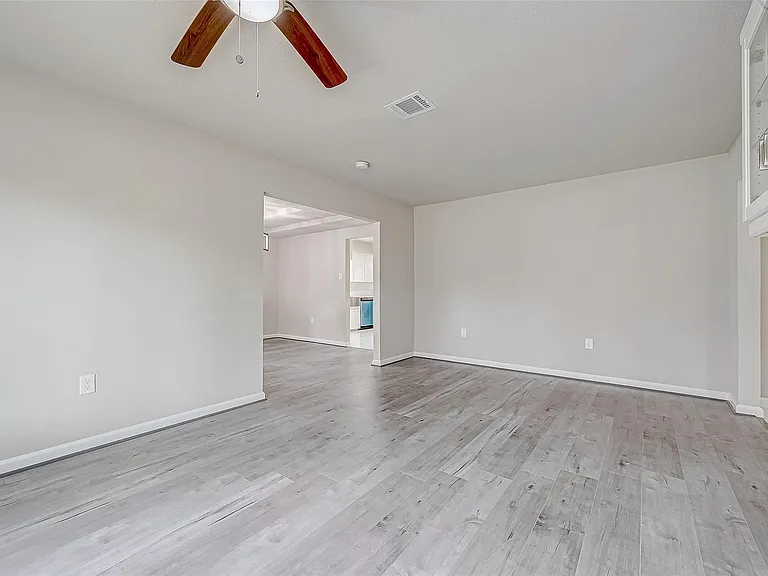 5622 Valkeith Dr — Photo 9