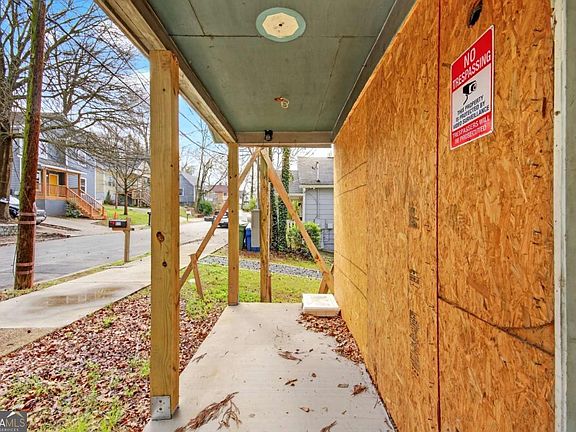 3rd image of 913 Smith St SW