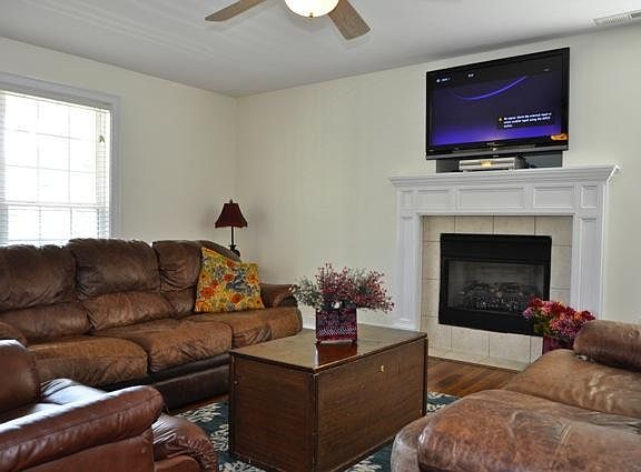 4th image of 616 Fuller Glen Cir