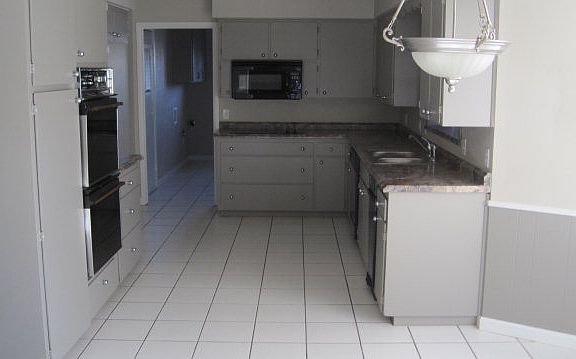 4th image of 3016 Sweetbriar Cir