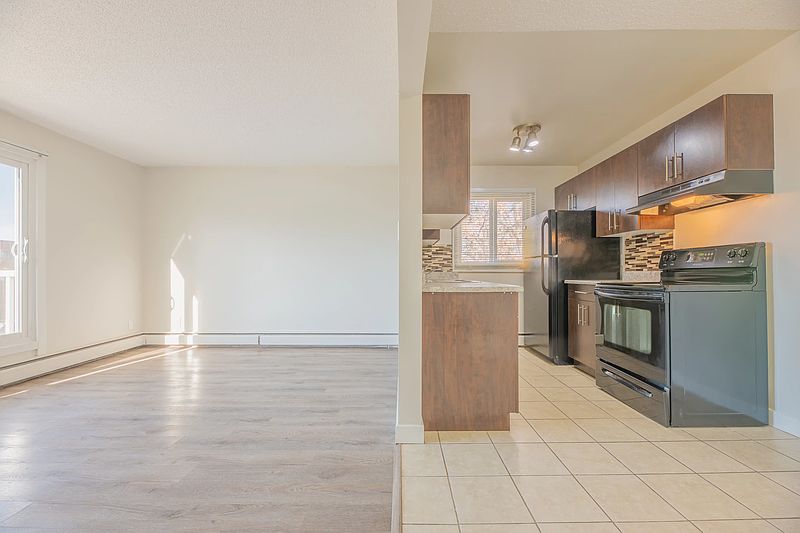 Edmonton Apartment for rent - 2 Bedrooms — photo 7
