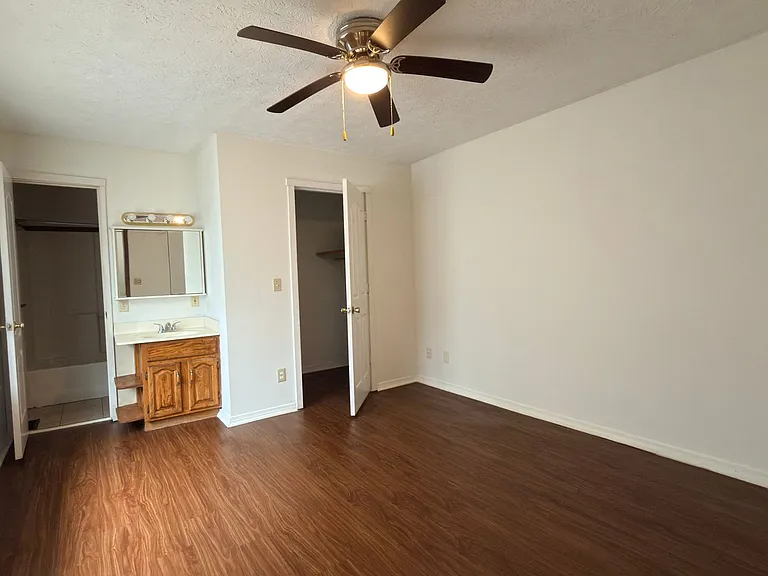 225 S 4th St #3 — Photo 11