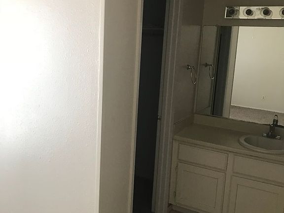 4th image of 1904 Dartmouth St APT D4