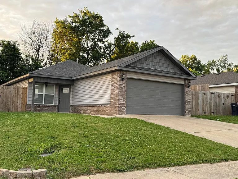 1707 SE K Pl — Photo 24