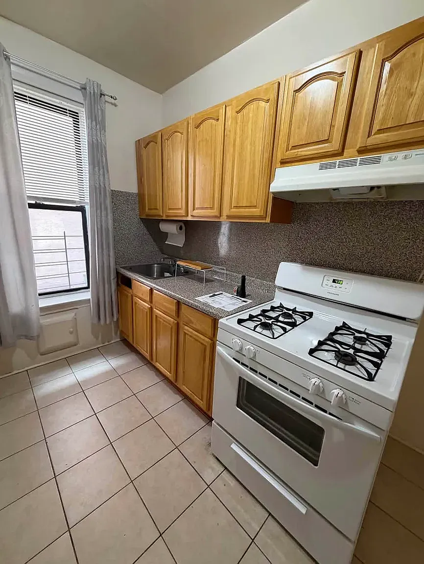 1227 Ovington Avenue — Photo 2