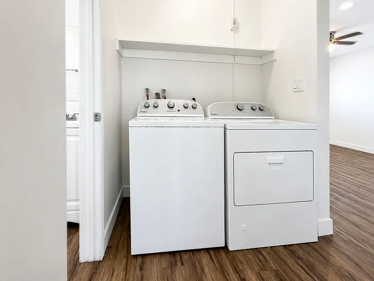 2226 Lewis Ave — Photo 6