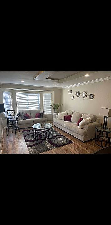 1st image of 211 Kenbrook Cir #211