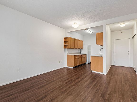 3rd image of 1202 E Pine St Unit 202