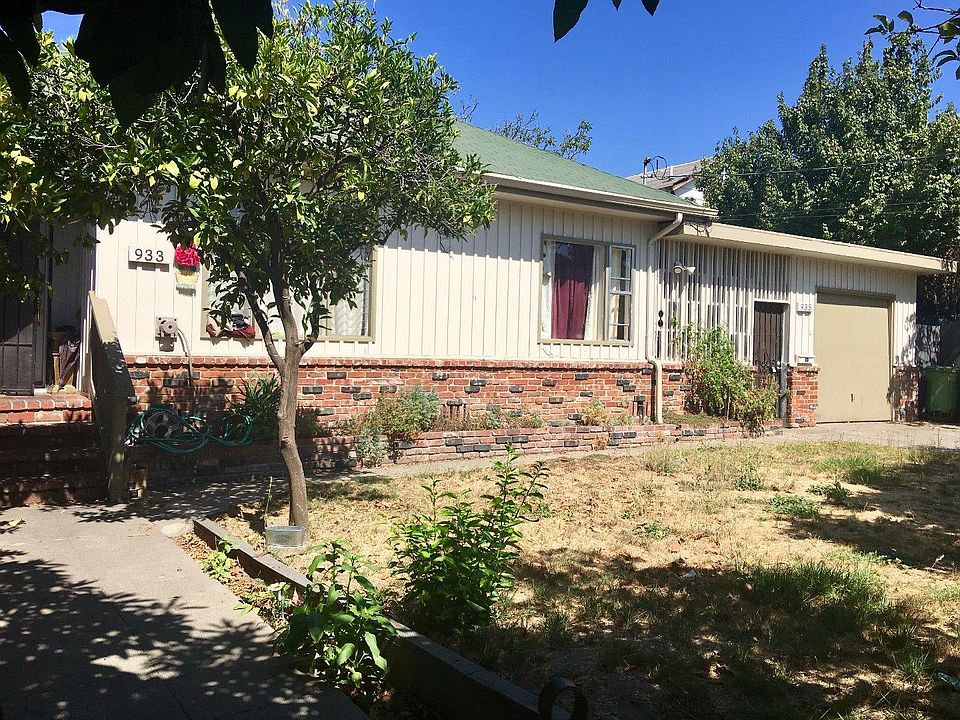 2nd image of 933 107th Ave