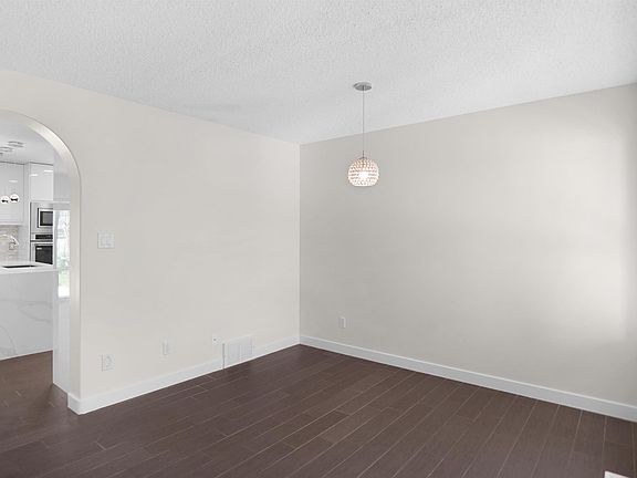 4th image of 19 Christina Way