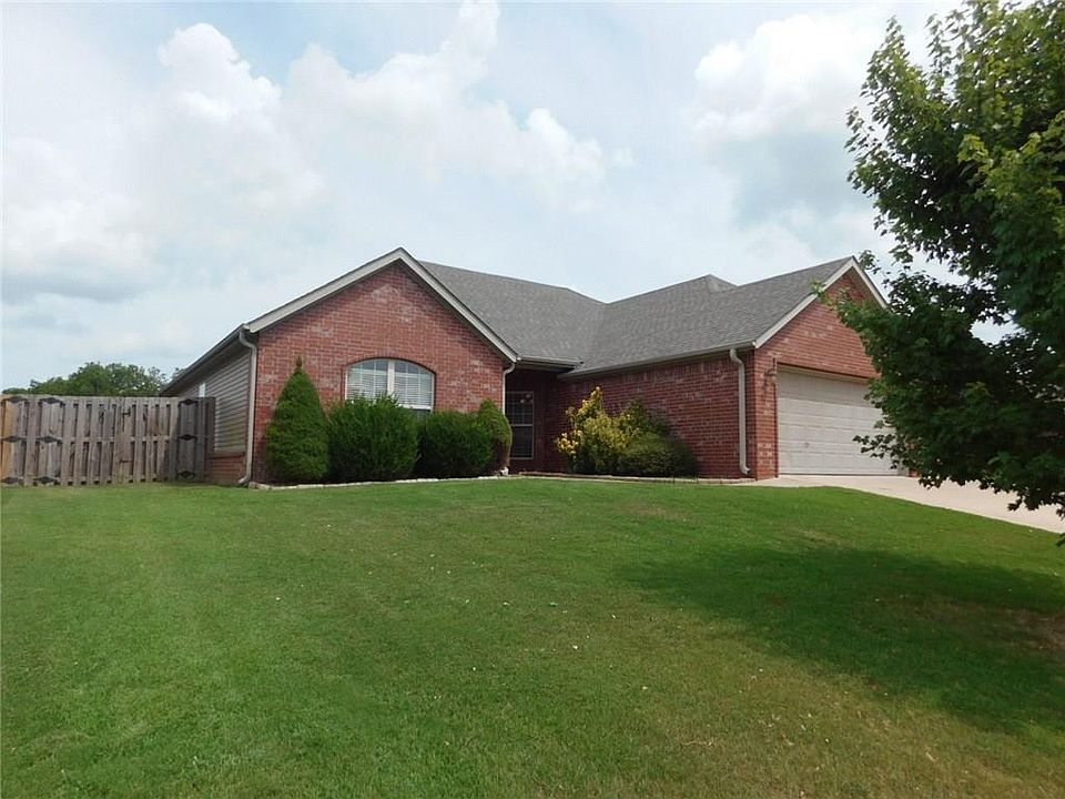 1st image of 576 N Fox Meadows Ln