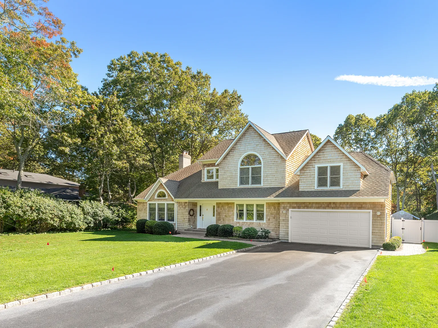 East Quogue South With a Brand New Pool! — Photo 2