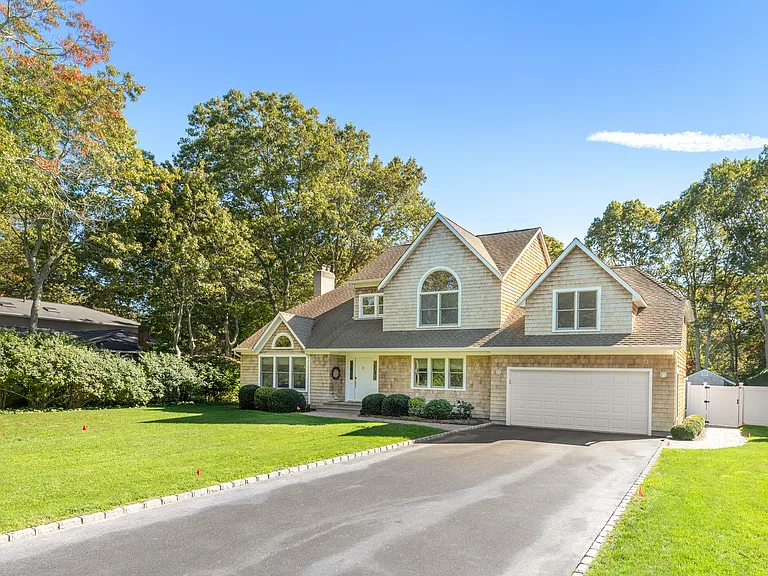 9 Eisenhower Dr — Photo 2