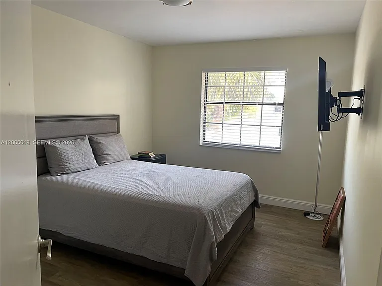 246 Avenue L — Photo 5