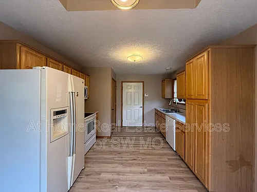 3737 W Roxbury Photo 1