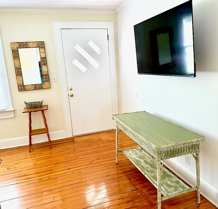 2 bed, 919 sqft, $1,900 — Photo 3