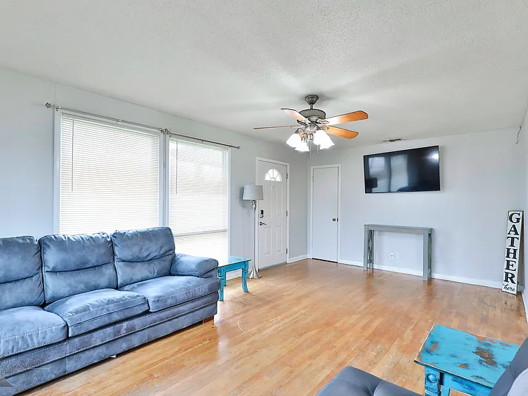 2109 Collins Ave — Photo 1